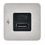 USB-C and USB-A wall charger port