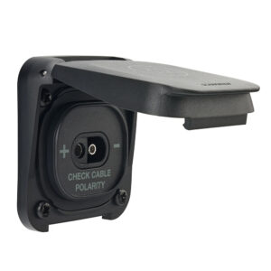 Socket with cable polarity check instruction