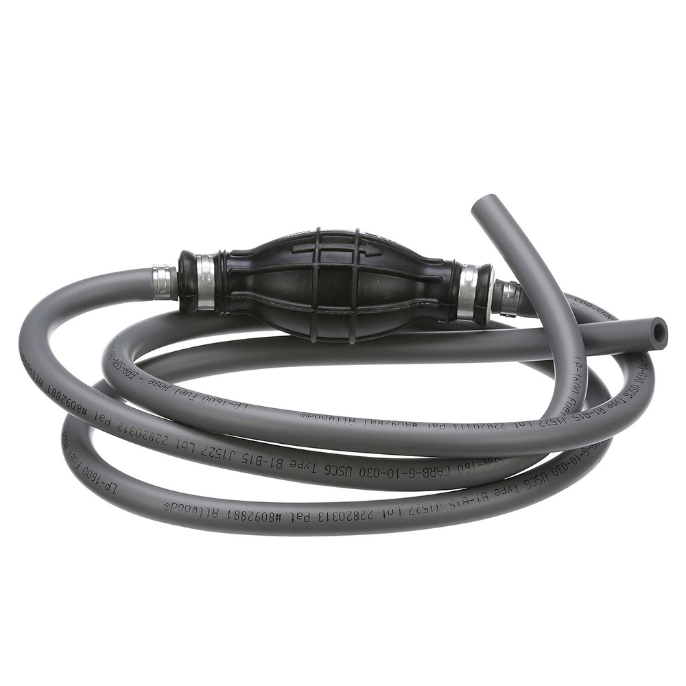 Fuel transfer hose with manual pump