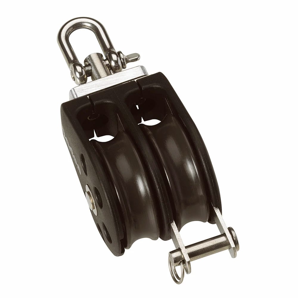 Double pulley block with metal attachment